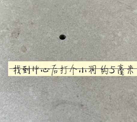 东城瓷砖空鼓维修公司专业解答在瓷砖铺贴过程中，如果砂料搅拌不均匀，将会带来以下问题