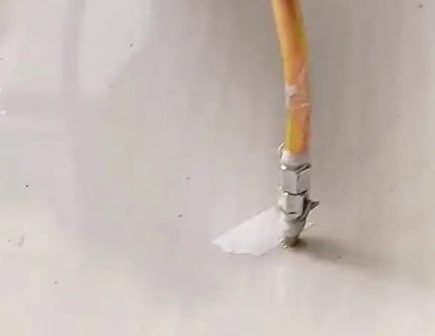 东城瓷砖空鼓维修公司专业解答在瓷砖铺贴过程中，如果使用的砂料过粗（如全部使用了粗砂），可能会导致以下问题
